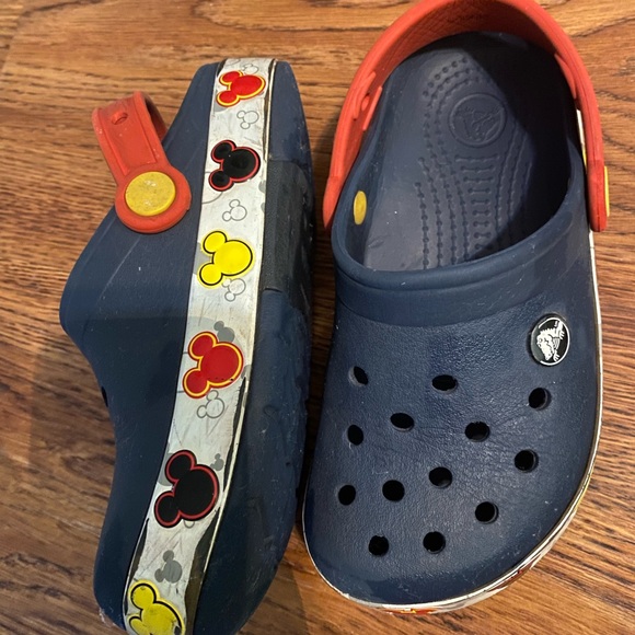 Crocs  Mickey Mouse 90 year edition Unisex kids size 13C - Picture 4 of 6